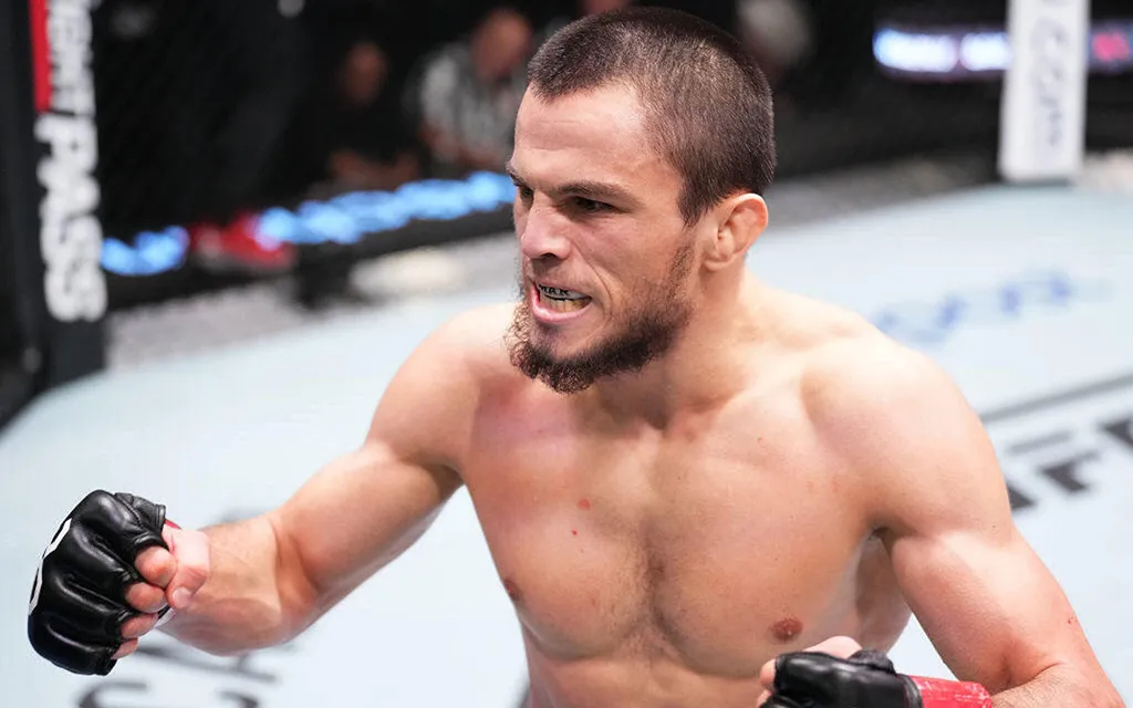 Бой Умара Нурмагомедова против Кори Сэндхагена возглавит турнир UFC в Абу-Даби