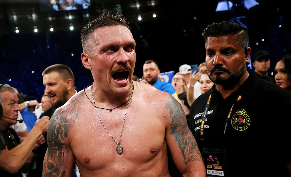 Александр Усик отказался от чемпионского титула по версии IBF