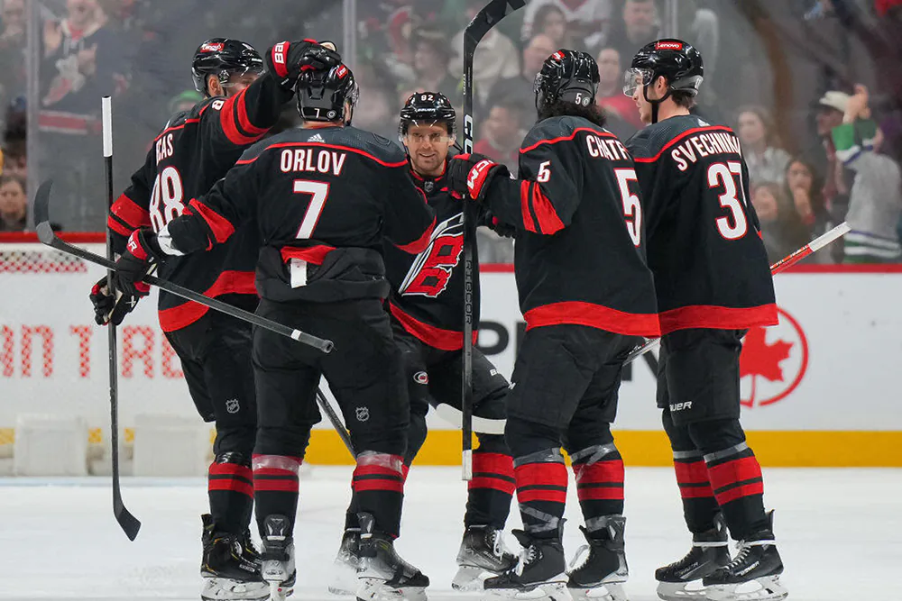 Каролина Кузнецов Орлов Свечников НХЛ.webp