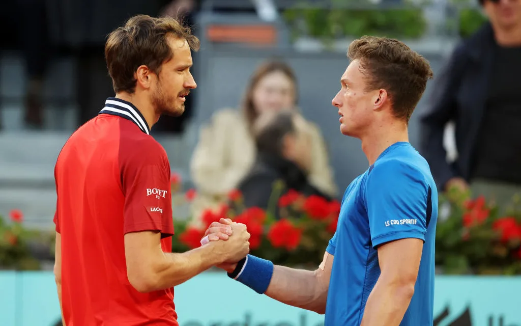 Медведев и Легечка гетти.webp