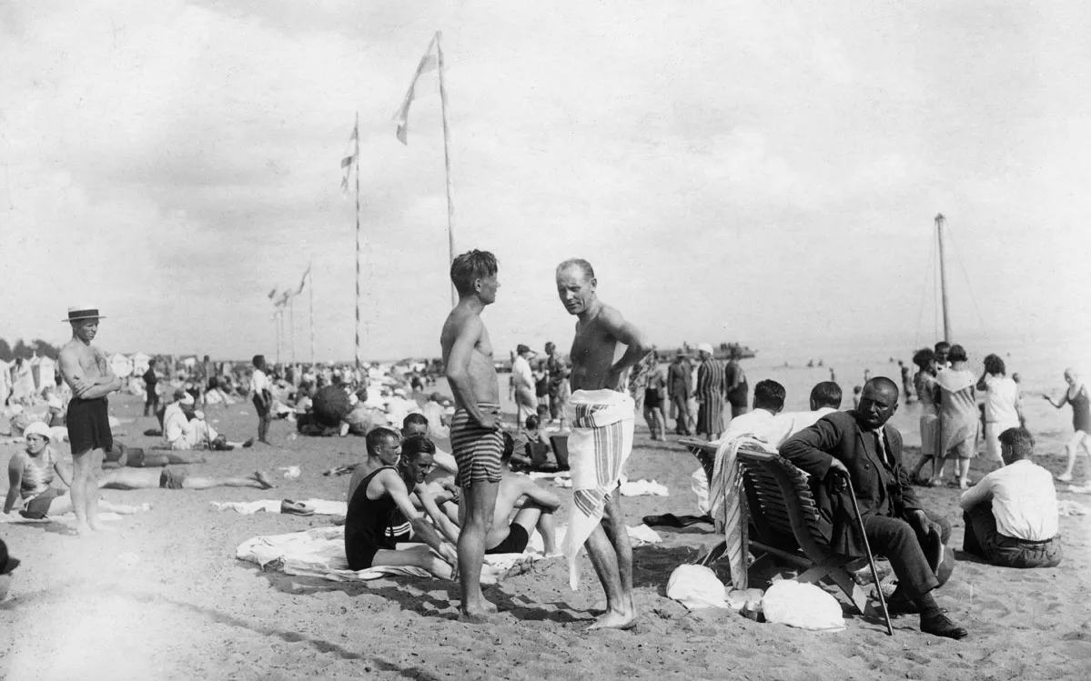 Пааво_Нурми_на_отдыхе_в_Терийоки,_1920_е_годы_Музей_спорта.webp