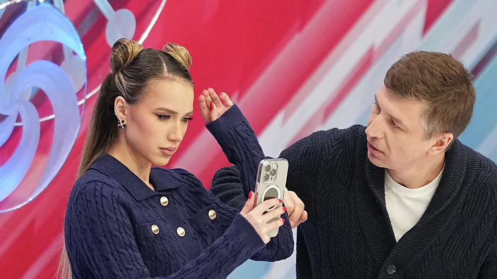 Алина Загитова расплакалась во время взятия интервью у Александра Самарина