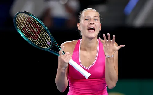 В США наплевали на запрет флага России. Украинка взорвалась от гнева