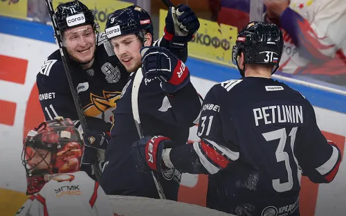 «Автомобилист» размагнитили уже в первом матче. Победу «Металлургу» принёс автогол