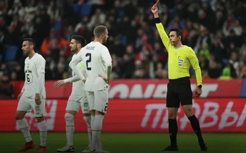 Судья убил праздник. Футбол в матче Россия - Сербия длился 20 минут