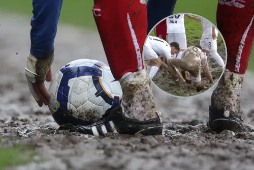 Поле превратилось в трясину. В Хорватии сыграли в болотный футбол