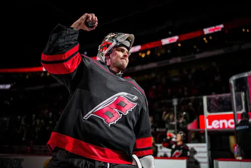 Русский вратарь претендует на «Колдер Трофи». Зимой Петра хотели уволить из НХЛ