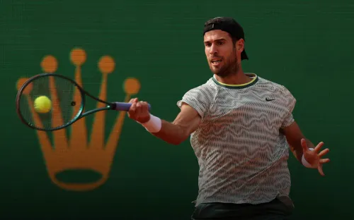 Хачанов потрепал нервы и сопернику, и болельщикам. Но всё же сумел выйти во второй круг