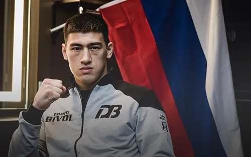 Наказал за флаг! Российский боксёр, оставшись без триколора, смял лучшего в мире