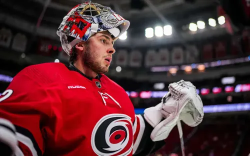 Русского вратаря жёстко сломали. Травму нанёс свой же защитник