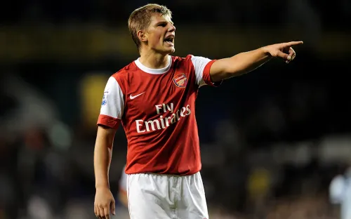 Андрей Аршавин решительно заступился за русских девушек. Их оскорбляли пьяные англичане