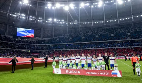 Россия вернулась на международную арену с флагом и гимном. В УЕФА скромно помалкивают