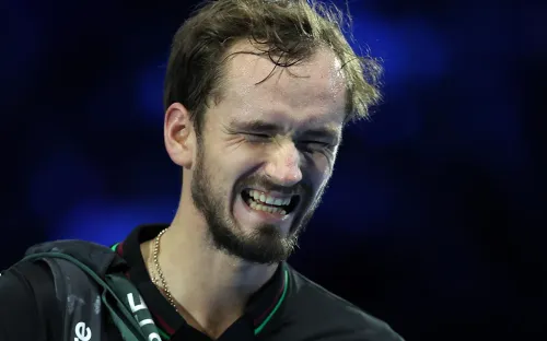 Медведев был сам не свой. Нервы помешали Даниилу выйти в финал