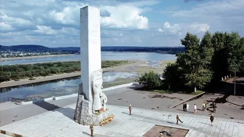 Спустили штаны перед «Вечным огнём». Российские спортсменки устроили провокационную фотосессию