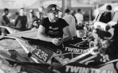 Смерть на «Дакаре». Мотогонщик больше недели боролся за жизнь после страшной аварии