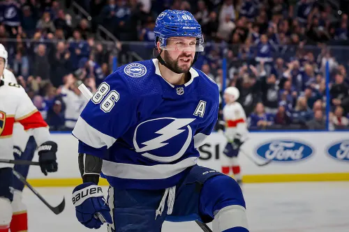 Кучеров ещё может спасти сезон. НХЛ объявила шорт-лист на «Харт Трофи»