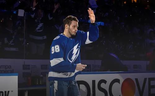 «Тампа» сошла с ума. «Молнии» обменяли российскую звезду в «Юту»