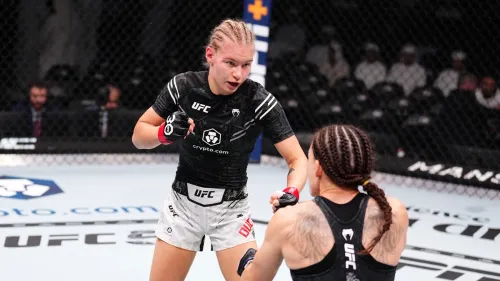 На UFC 294 русская красавица отлупила американку. После боя Вика поделилась с ней гонораром