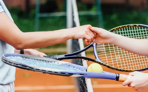 Истеричка с саблей, учись у детей! Россиянка и украинка пожали друг другу руки