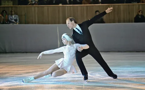 «Всё время тыкали, придавливали». Почему легендарные советские фигуристы сбежали на Запад