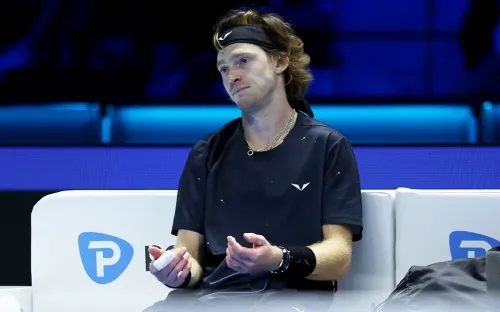 Ошибка судьи сломала Рублёва. Андрей впал в истерику и пытался сломать ракетку о колено