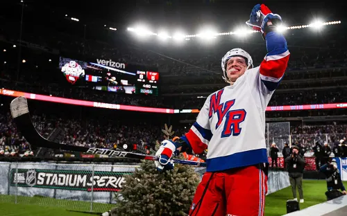 Разобрался за 10 секунд. Панарин помог «Рейнджерс» установить историческое достижение