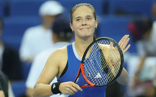 Касаткина в плей-офф Итогового турнира WTA. Россиянка прошла польку в двухчасовом триллере