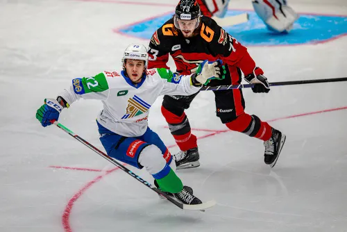 В погоне за лидером. Кто наберёт больше очков в матче «Авангард» – «Салават Юлаев»?