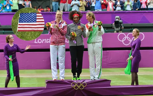 «Это сделали русские хакеры». Флаг США упал на церемонии награждения под гимн России