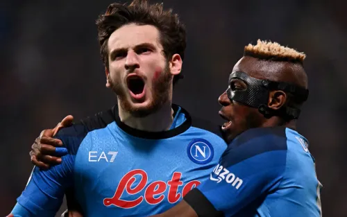 «Ты дрянь и позорник!» Лидер «Наполи» публично оскорбил агента Кварацхелии