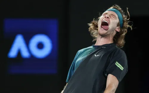 «После такого надо всех слать и на Мальдивы». Эксперты в шоке от игры Рублёва на АО