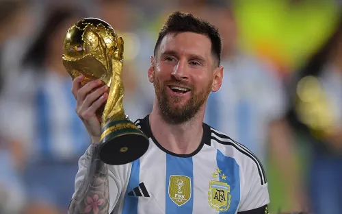 ФИФА выставила себя посмешищем. Месси снова признали лучшим в мире