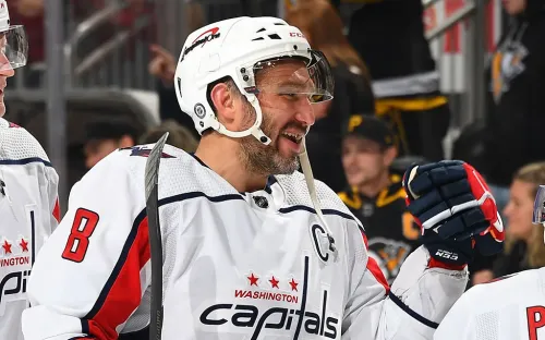 Овечкин забил во втором матче подряд. Гретцки снова занервничал