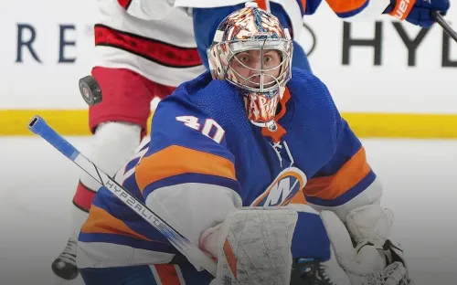 Невероятный Варламов. Голкипер помог «Айлендерс» обыграть «Каролину» и стал второй звездой