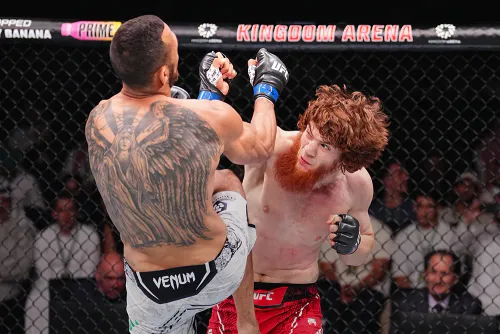 Реактивное колено Шары. Россиянин финишировал бразильца ярким ударом в голову