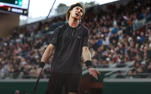 Виноваты плотный график, гланды и корт. Рублёв опять оступился в первом круге