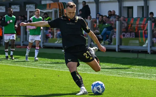 Уплывает из Венеции. Куда податься старожилу Европы Денису Черышеву