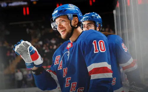 Такое не удавалось даже Овечкину и Малкину. Панарин набрал 120 очков за сезон