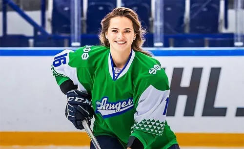 Первая в истории! Российскую хоккеистку хотят видеть в женской НХЛ