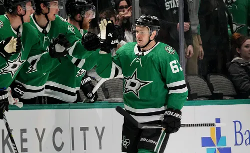 Дадонов перевернул серию с «Вегасом». Евгений прикоснулся к двум рекордам