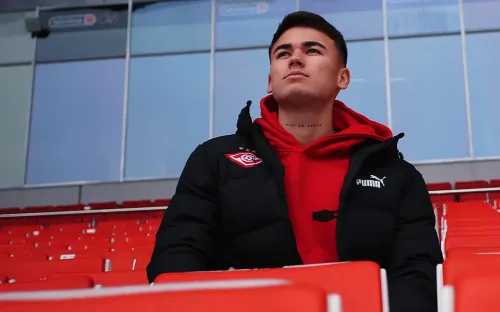 Деньги не пахнут. Трансфер Угальде в «Спартак» вызвал революцию в Голландии