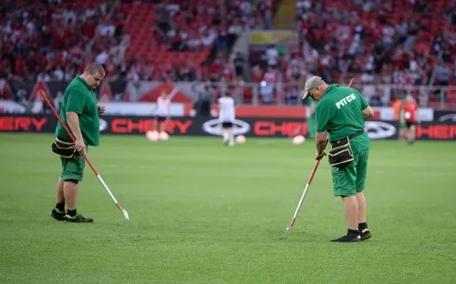 «Спартак», агрономы в городе?» Воронежский «Факел» издевательски оценил газон москвичей