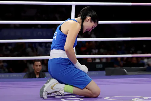 Итальянка рыдала на ринге. Из-за новых правил ей пришлось драться с мужчиной