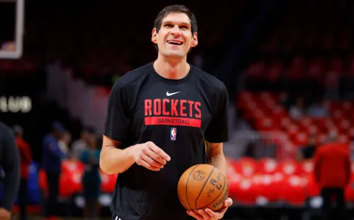 Накормил весь стадион. Огромный серб ради фанатов испортил себе статистику