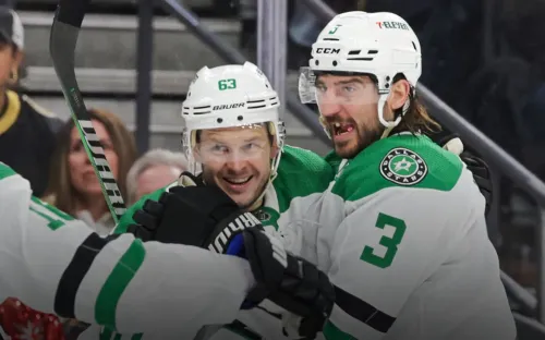 Триумфальный матч Дадонова. Батя вернулся после тяжелейшей травмы и забил гол-шедевр