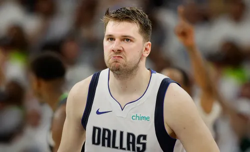 Дончич подарил награду MVP финала конференции новичку «Далласа». Тот скромно отказался