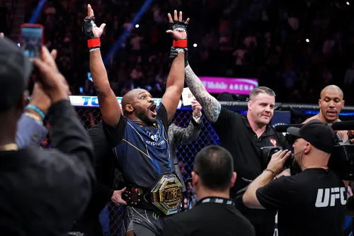 Второй человек после президента. Чемпион UFC готов к новому бою