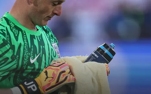 Англия прошла в полуфинал Евро благодаря бутылке. Пикфорд – король пенальти