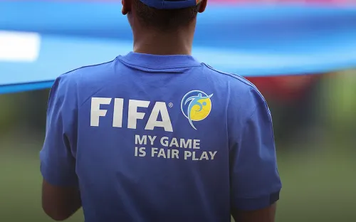 ФИФА уравняла остальных с Россией. Но весьма оригинальным путём