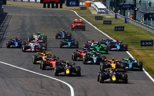 Авария на старте прервала ГП Японии. Но «Феррари» стратегически спасла гонку